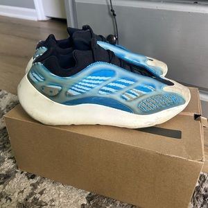 Yeezy 700 “arzareth”